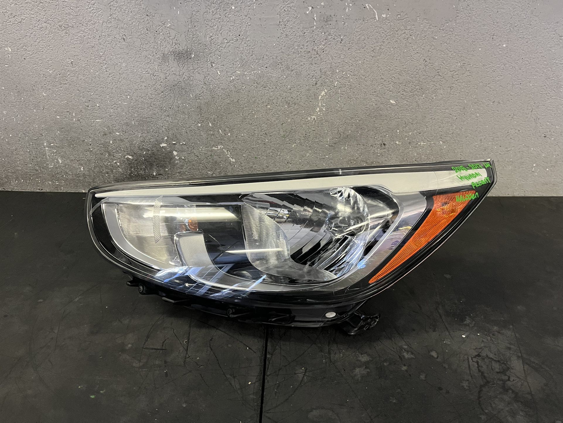 2015-2016-2017 HYUNDAI ACCENT LEFT HALOGEN HEADLIGHT OEM USED