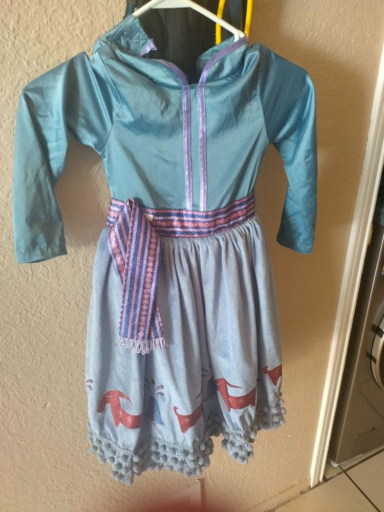 8 Disney Dresses Size 4 T