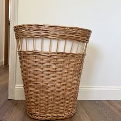 Laundry hamper natural woven basket with a linen liner