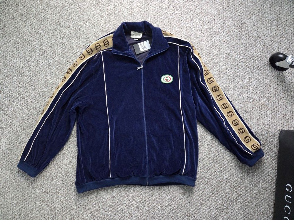Gucci
velvet half zip mock sweatshirt
