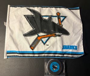San Jose Sharks Flag and Hockey Puck Set