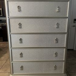 Glam Dresser Chest With Mirror 