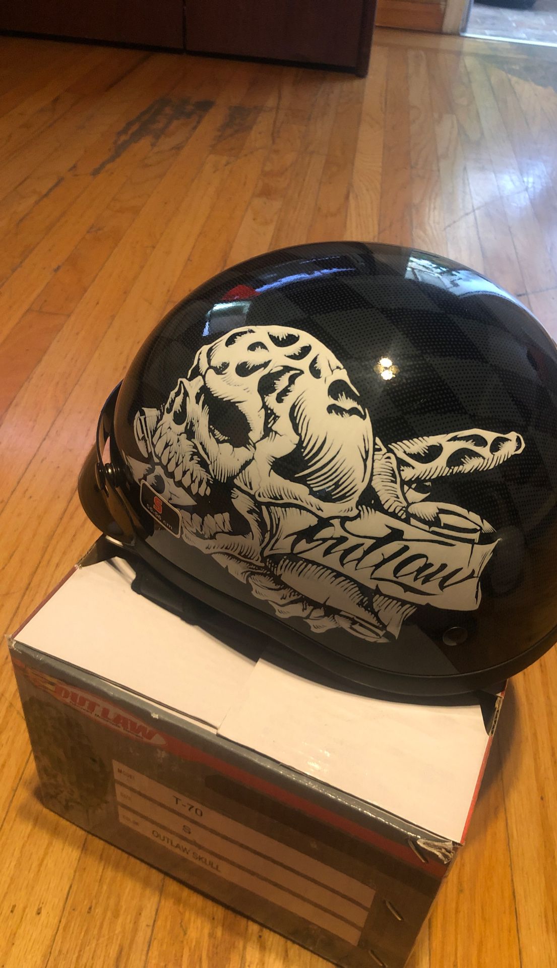 Brand new Dot motorcycle helmet / casco de moto nuevo