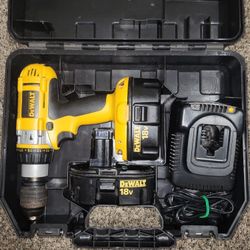 DEWALT 18-VOLT-XRP  HAMMER DRILL  SET WITH CASE  2 BATTERIES AND CHARGER INCLUDED FOR SALE
