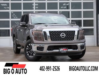 2017 Nissan TITAN
