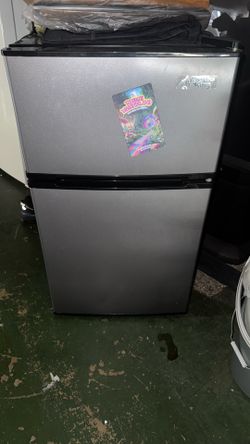 Artic King Mini Fridge
