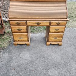 Gorgeous Amish Roll Top Desk