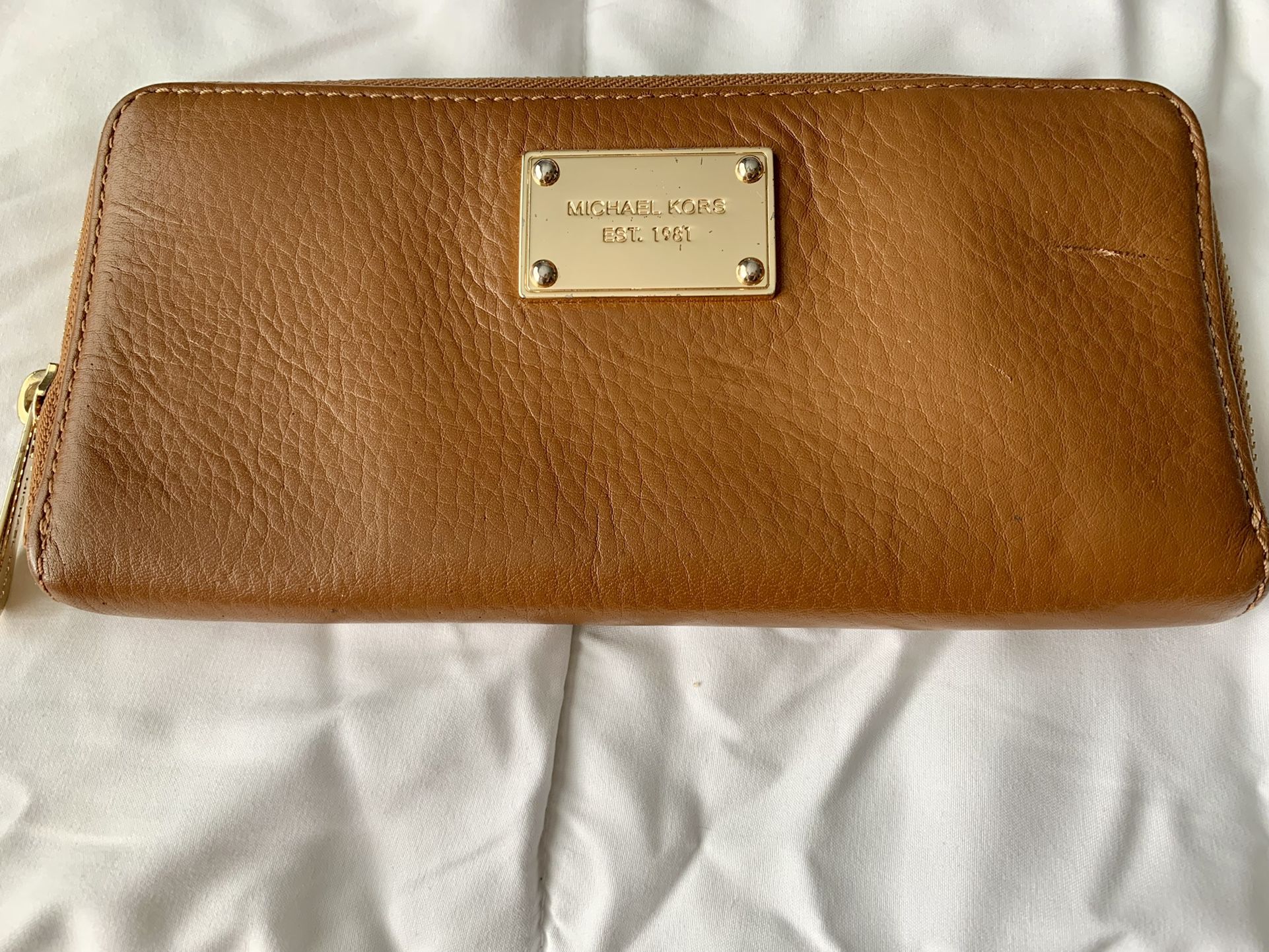 Michael Kors Brown Leather Wallet / best condition 