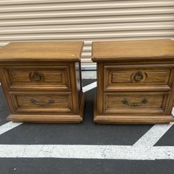 Nightstand Pair/ Par De Buros 