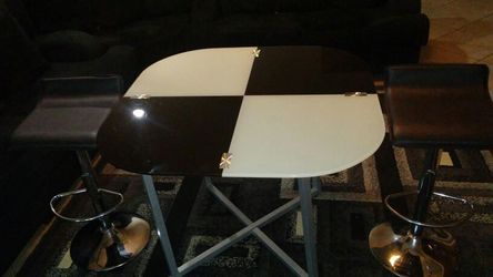 Unique table almost like new