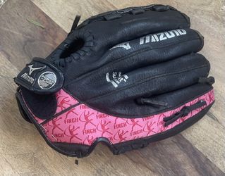 Mizuno Prospect Finch Series Youth Softball Glove RHT Black Pink 11"