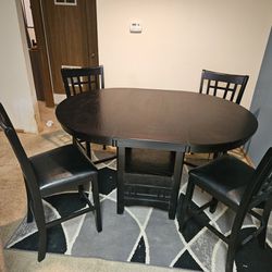 Dining room table With 4 chairs and Storage
