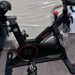 Sunny Health Fitness Indoor Stationary Exercise Bike Adjustble Resistance & Seat