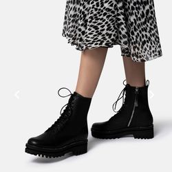 PRYM BOOTS IN BLACK LEATHER Size 7