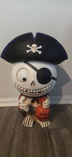 Skeleton Pirate Halloween Figurine - Haunted Living 19.69-in Happy halloween Figurine
