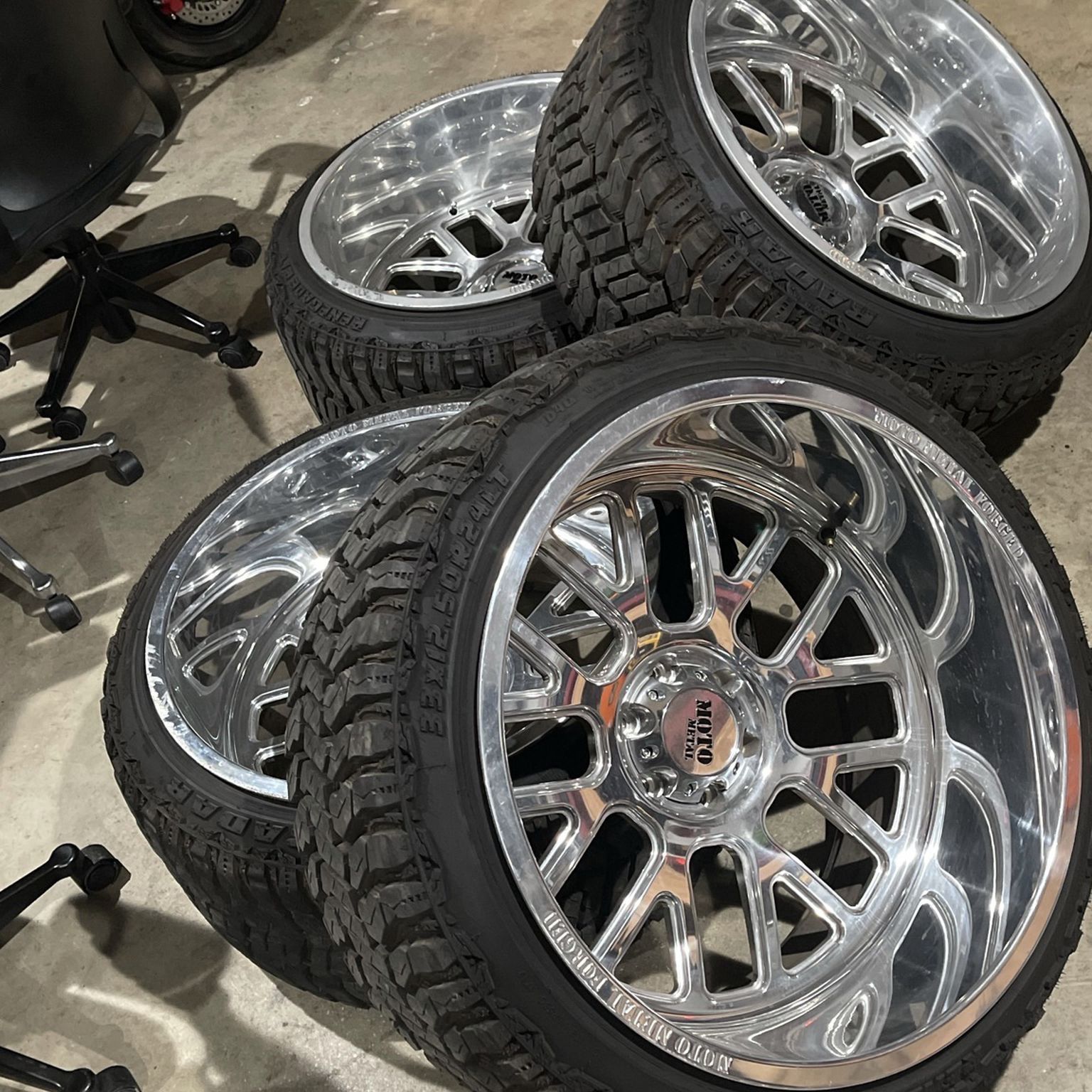 24x14 Moto Metal Forged M0404