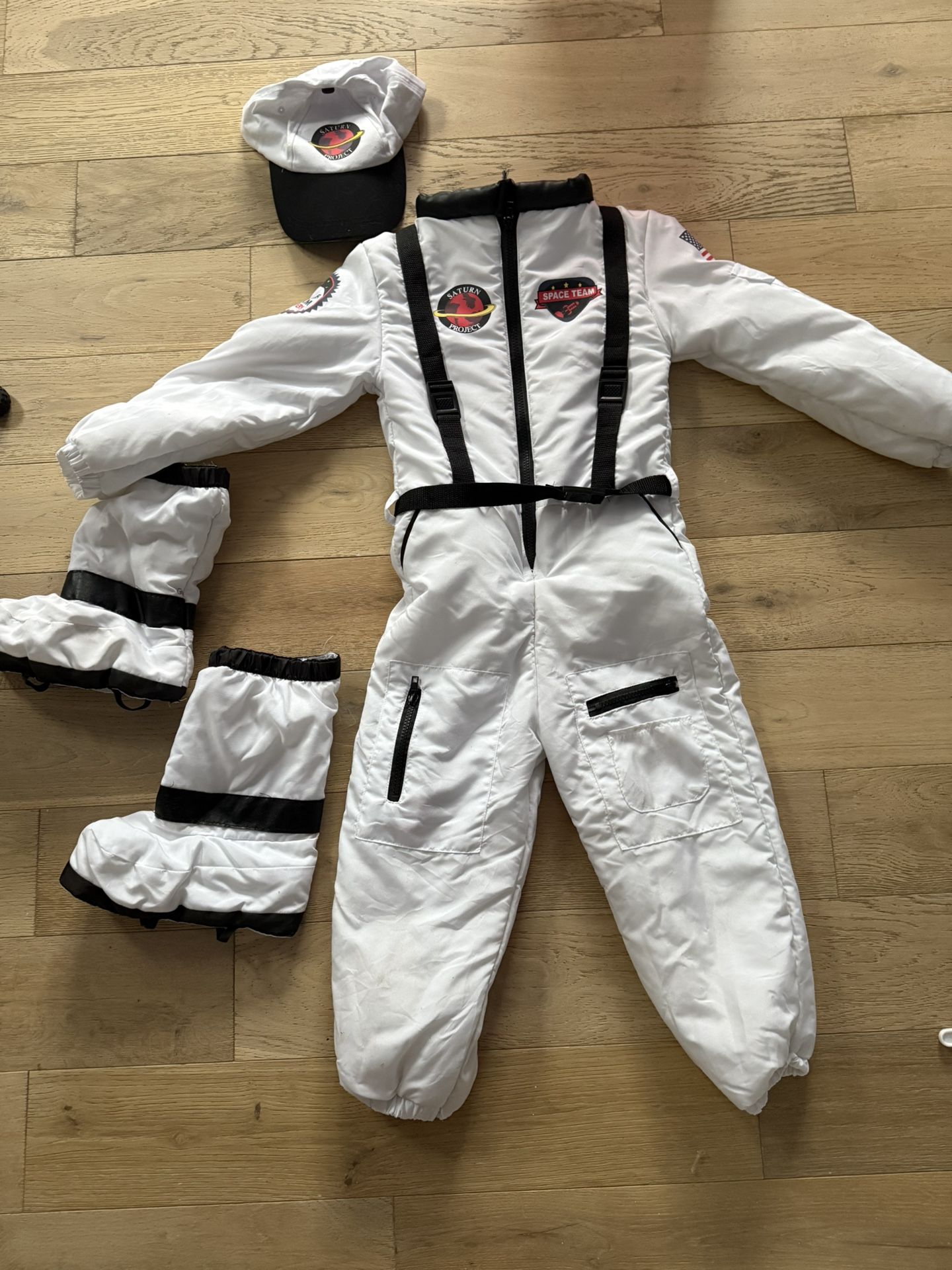 halloween costume size 6-7 atronaut Nasa