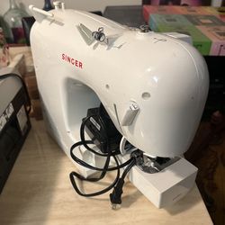 Sewing Machine Beginners , Brother, White And Mid Size
