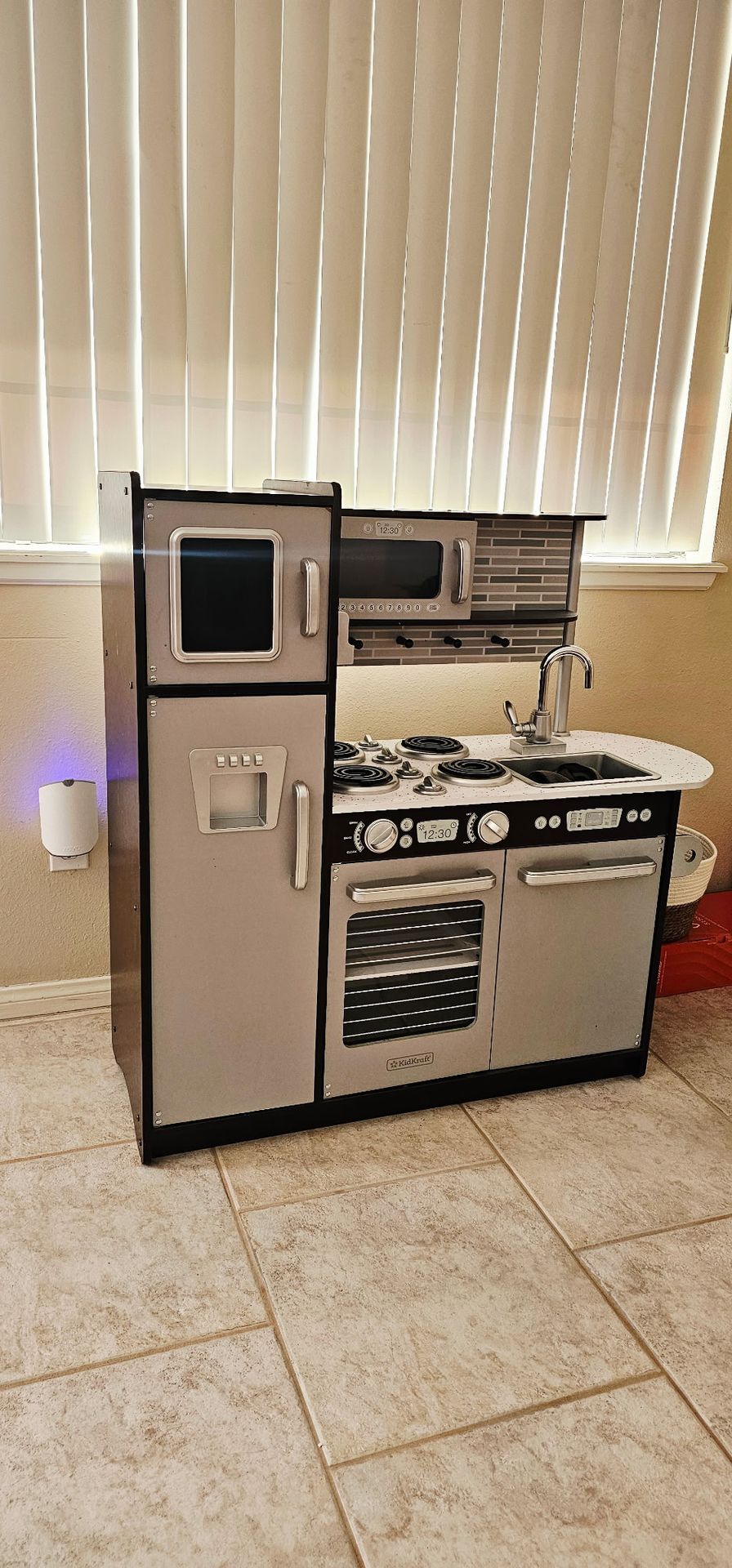 Kid kraft uptown Espresso play kitchen
