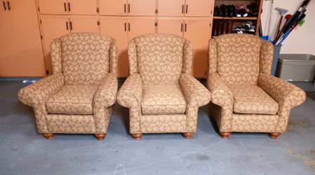 3 large arm chairs clean no stains good conditions