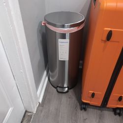 7.9 Gallon Kitchen Trash Can