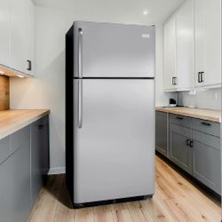  REFRIGERATOR..  ..  FRIDGE STAINLESS STEEL EXCELLENT CONDITION AND VERY CLEAN 