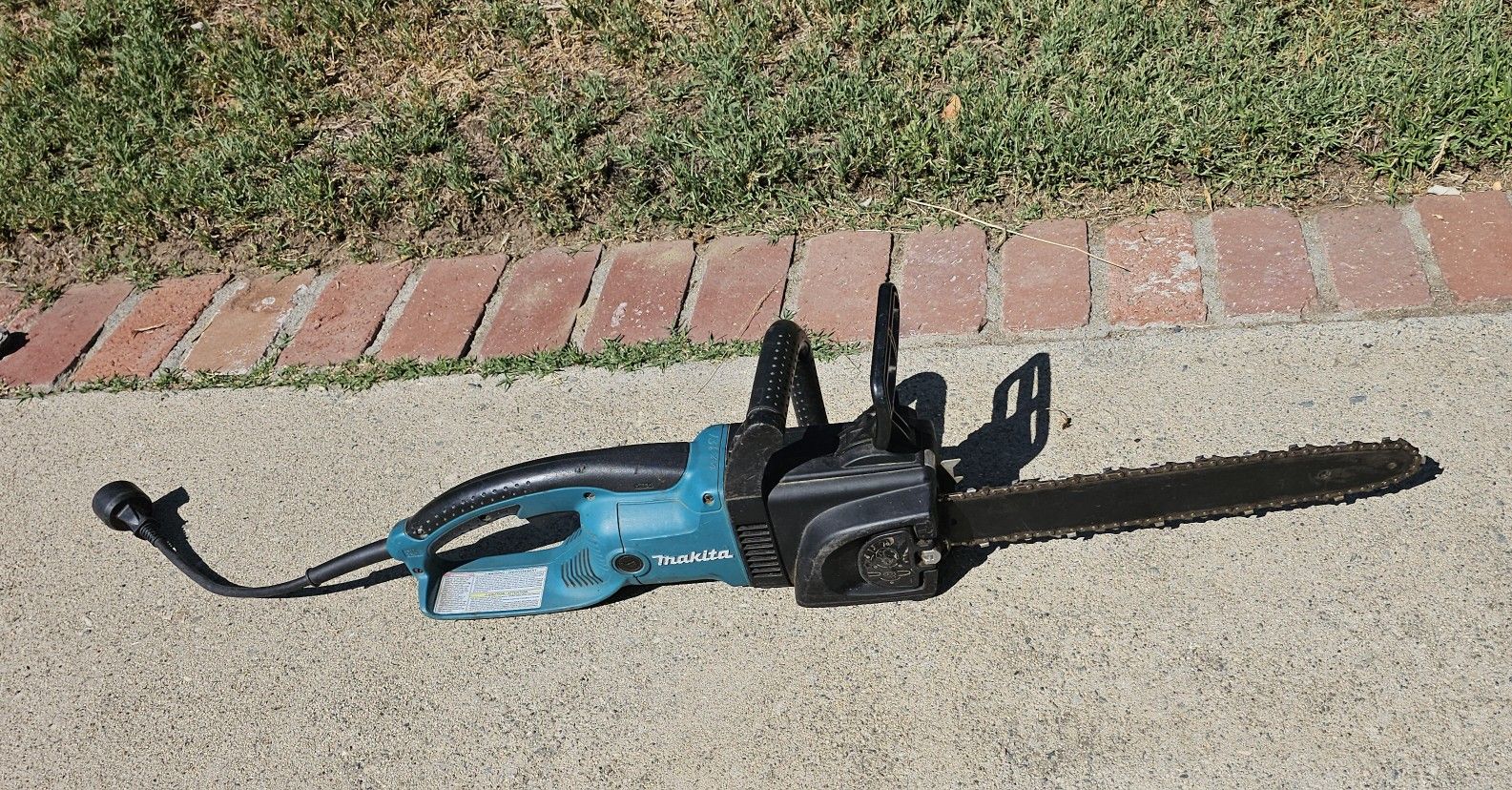 Makita Electric Chainsaw- 16"