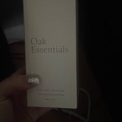 Oak essential cleanser