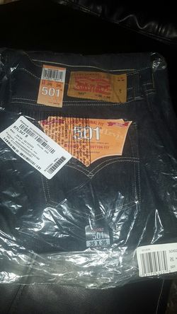BRAND NEW LEVI 501 JEANS