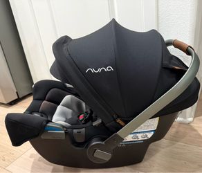 Nuna Pipa RX Car seat and base