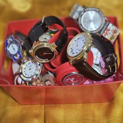 11 different watches, brands: Jeani, Virgo Quartz, Petty Poop, Visage. See photos.
