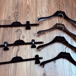 hanger Gucci 
