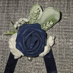 Wrist Crossage Blue And White Velvet Roses