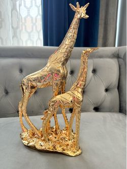 Beautiful brand new 17” by 9” giraffe and baby table decor. (MUST SELL TODAY)