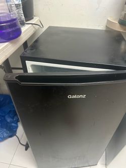 Mini fridge like new