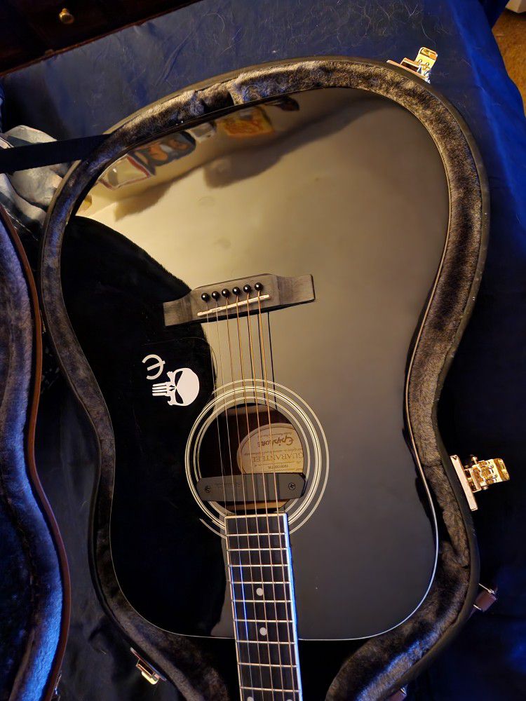 Acoustic Epiphone Dreadnought With Case