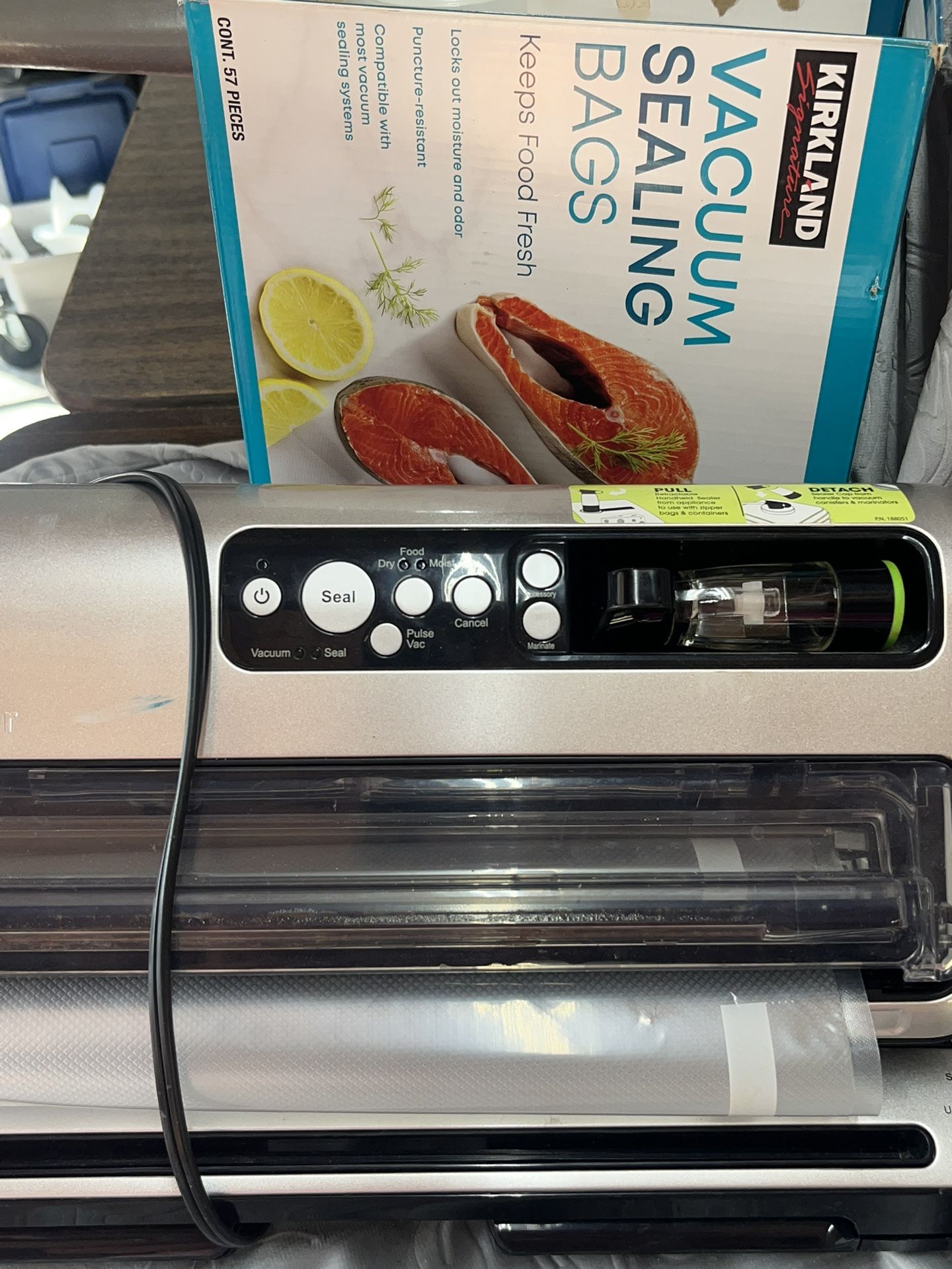 Food Saver FM5460 Sealer w/multiple Bag Rolls