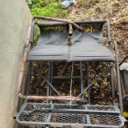2 Deer Ladder Stands