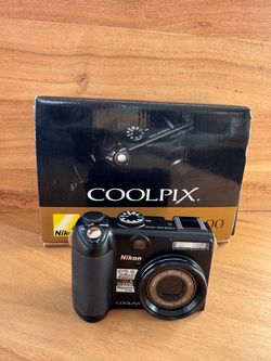 Mint! Nikon Coolpix P5100 12.1 mp. Digital Camera! Complete With all Accessories.