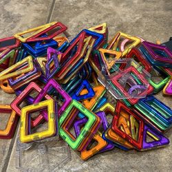 Magformers magnetic building set