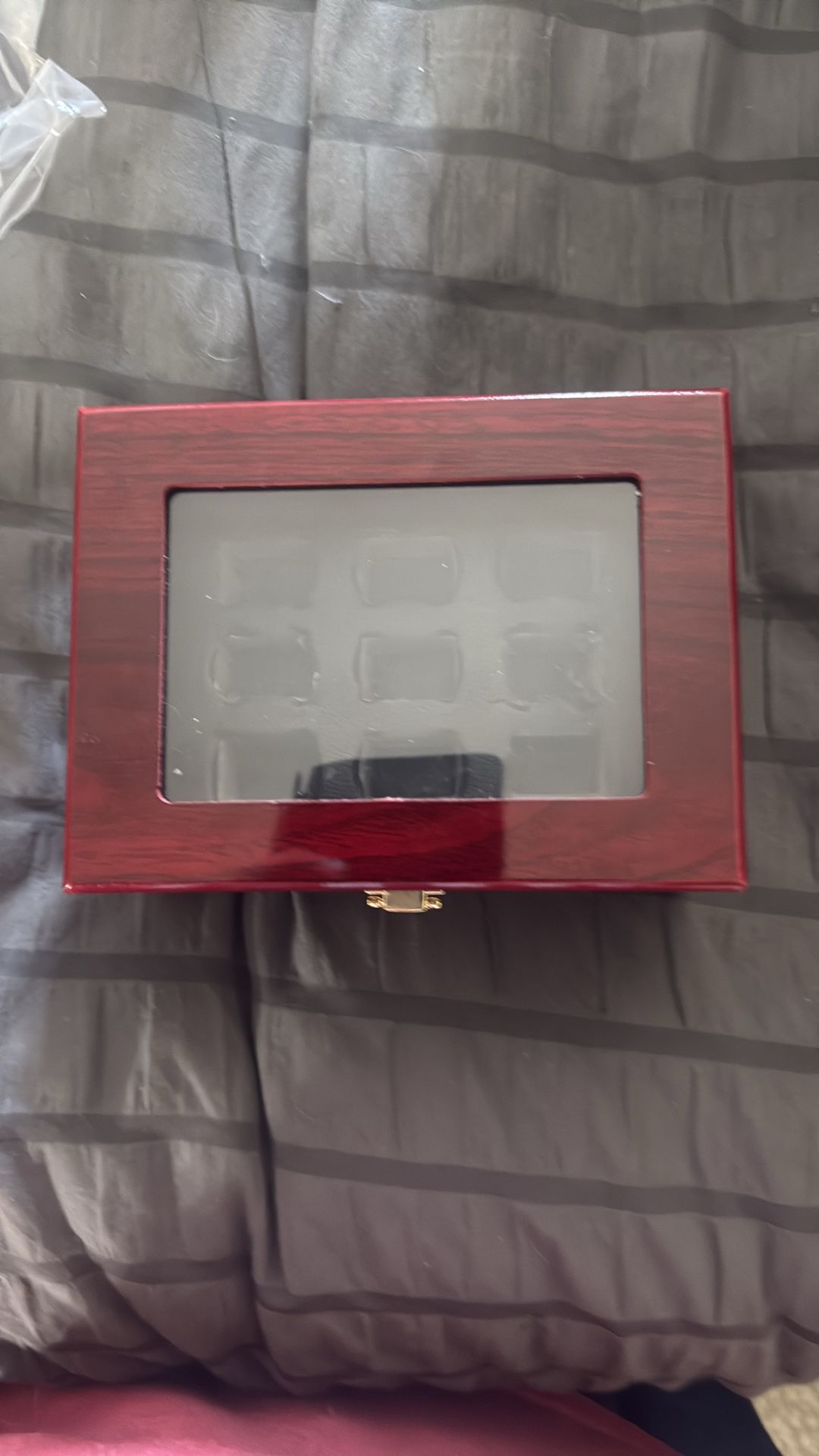 Ring display box holds 9 rings