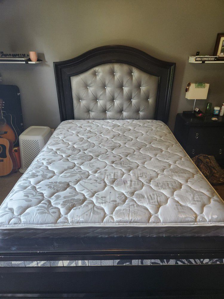 Queen size mattress with box spring
