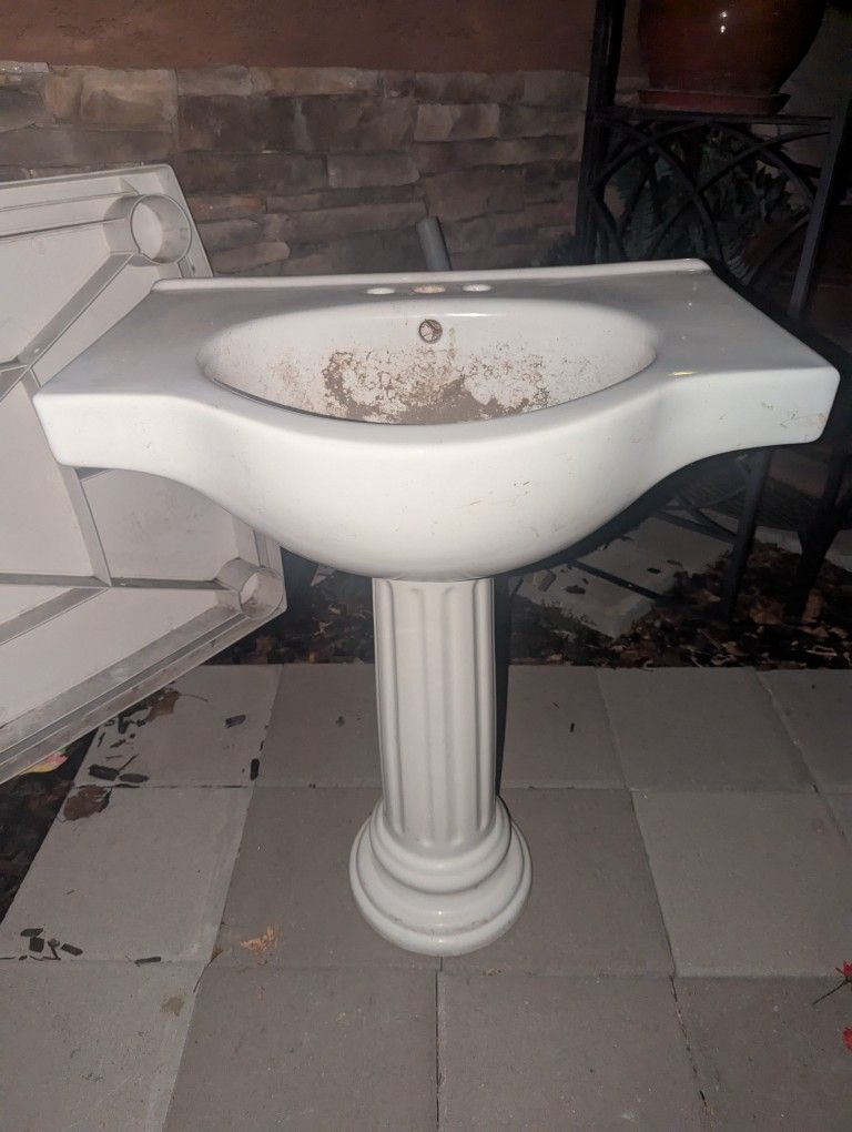 Pedestal Sink (I have 3 more of these)
