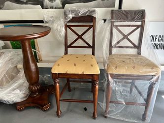 Nice Bistro Table with 2 Chairs