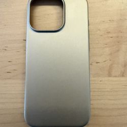 Gold Slim Fit Case - iPhone 16 pro