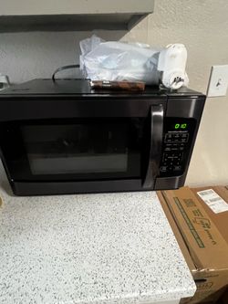 **MOVING SALE**Hamilton Beach Microwave  $45