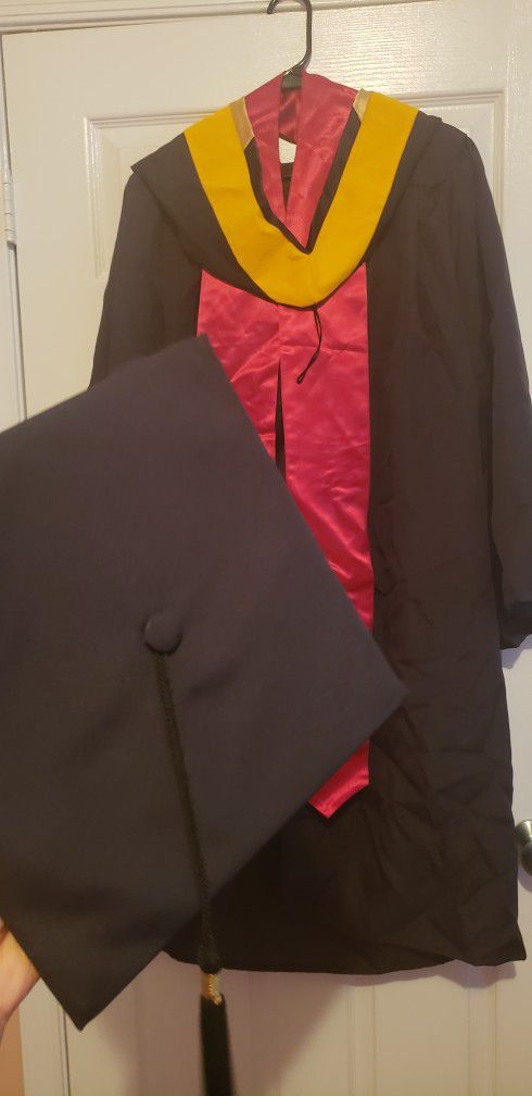 UMD Cap And Gown For Graudates