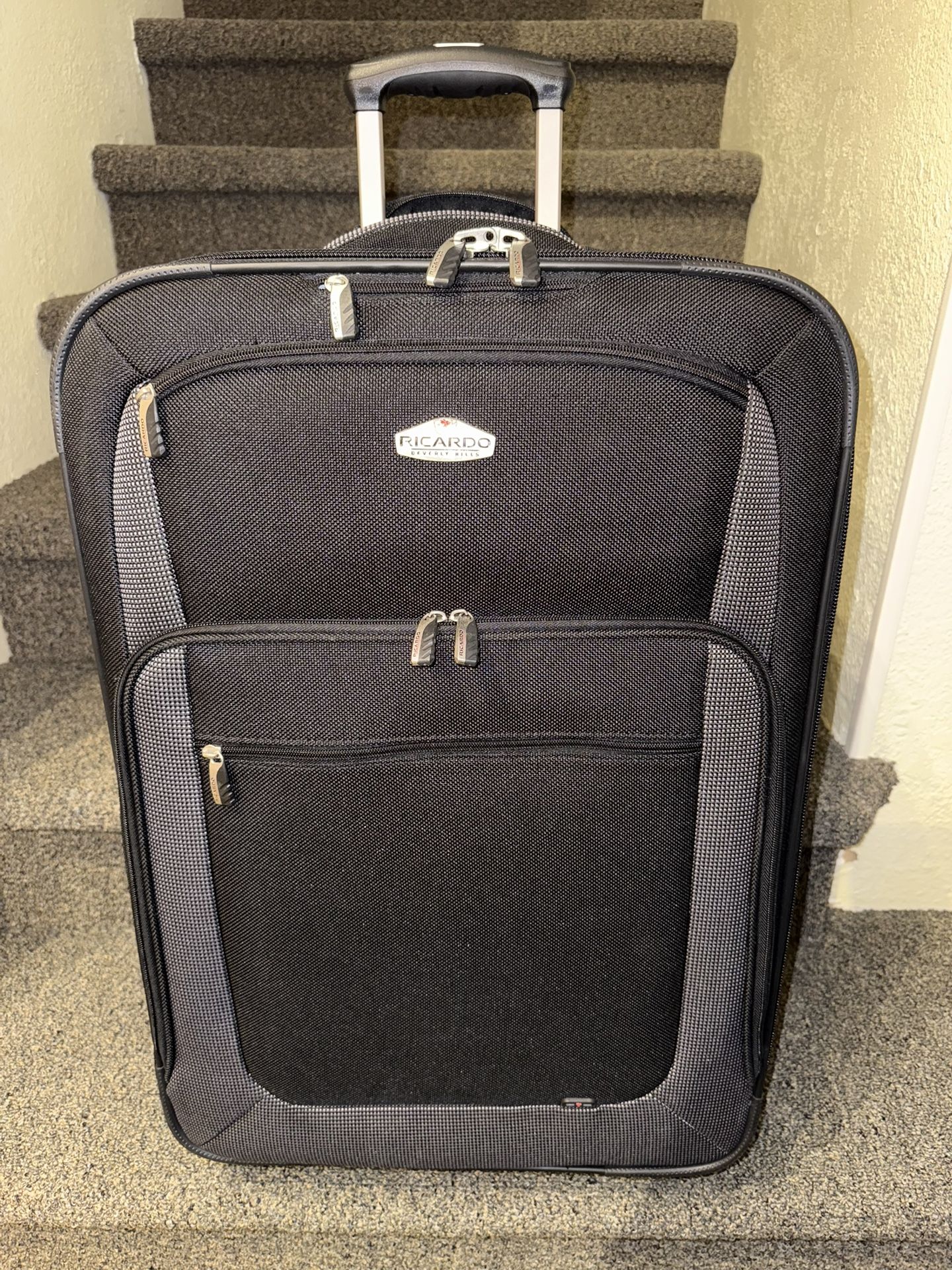Suitcase - Ricardo Beverly Hills Huntington Lite Expandable Suitcase