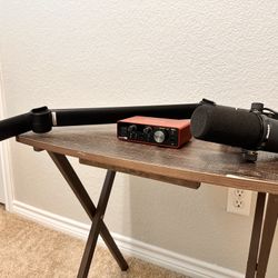 Shure SM7B microphone, a Focusrite Scarlett interface, and a boom arm.