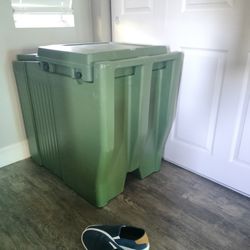 Cambro Ice Chest Food Storage 175 Lb Capacity